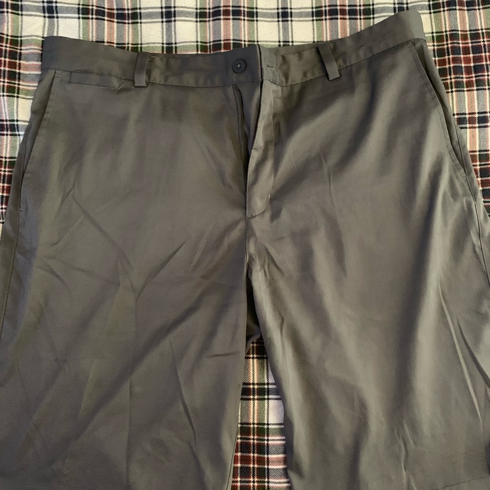 Golf Shorts - Picture 3 of 3